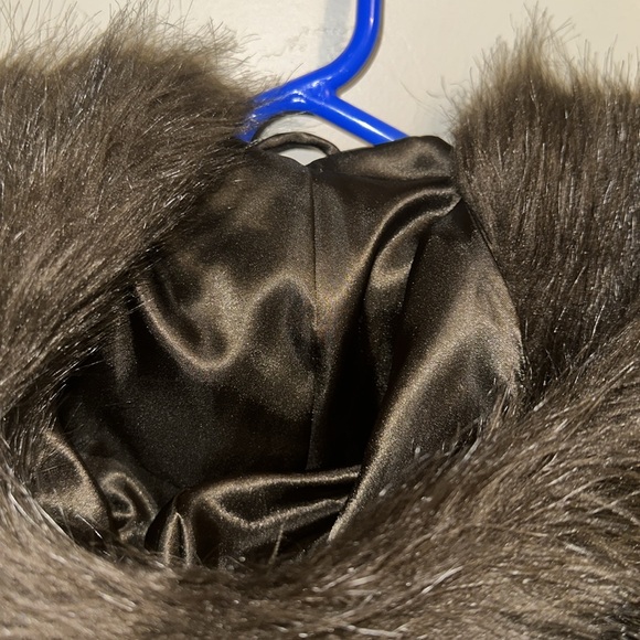 Kenar Brown Shaggy Chocolate Hooded Faux Fur Vest Satin Lined 2000’s Size Large - Picture 7 of 8